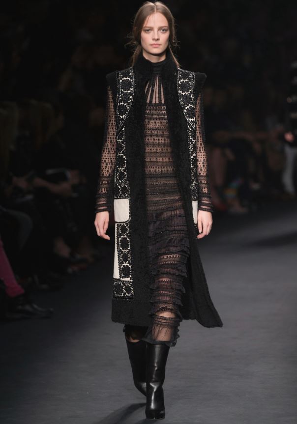 MaisonValentino's tweet image. Enter the coziest yet finest winter wonderland: #Valentino #FallWinter1516 Collection. m.valentino.com/go/hkp2z4