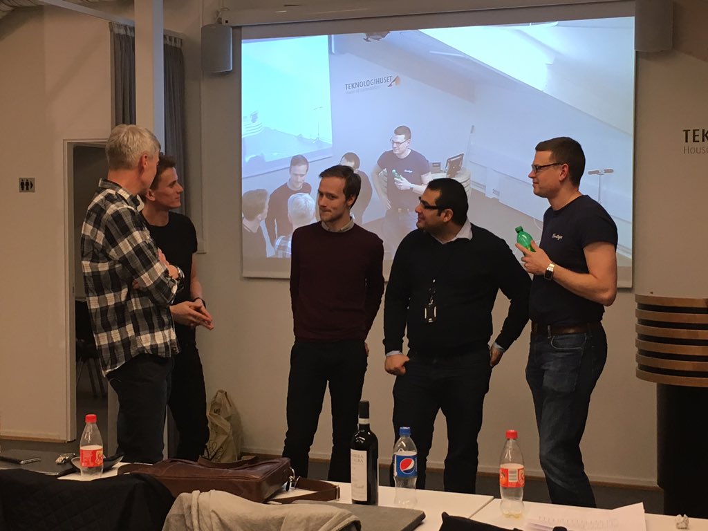 Embriq's tweet photo. Stinn brakke og høy stemning på #Embrainz #Embriq https://t.co/fjbPh1uhXT