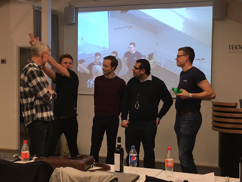 Embriq's tweet photo. Stinn brakke og høy stemning på #Embrainz #Embriq https://t.co/fjbPh1uhXT