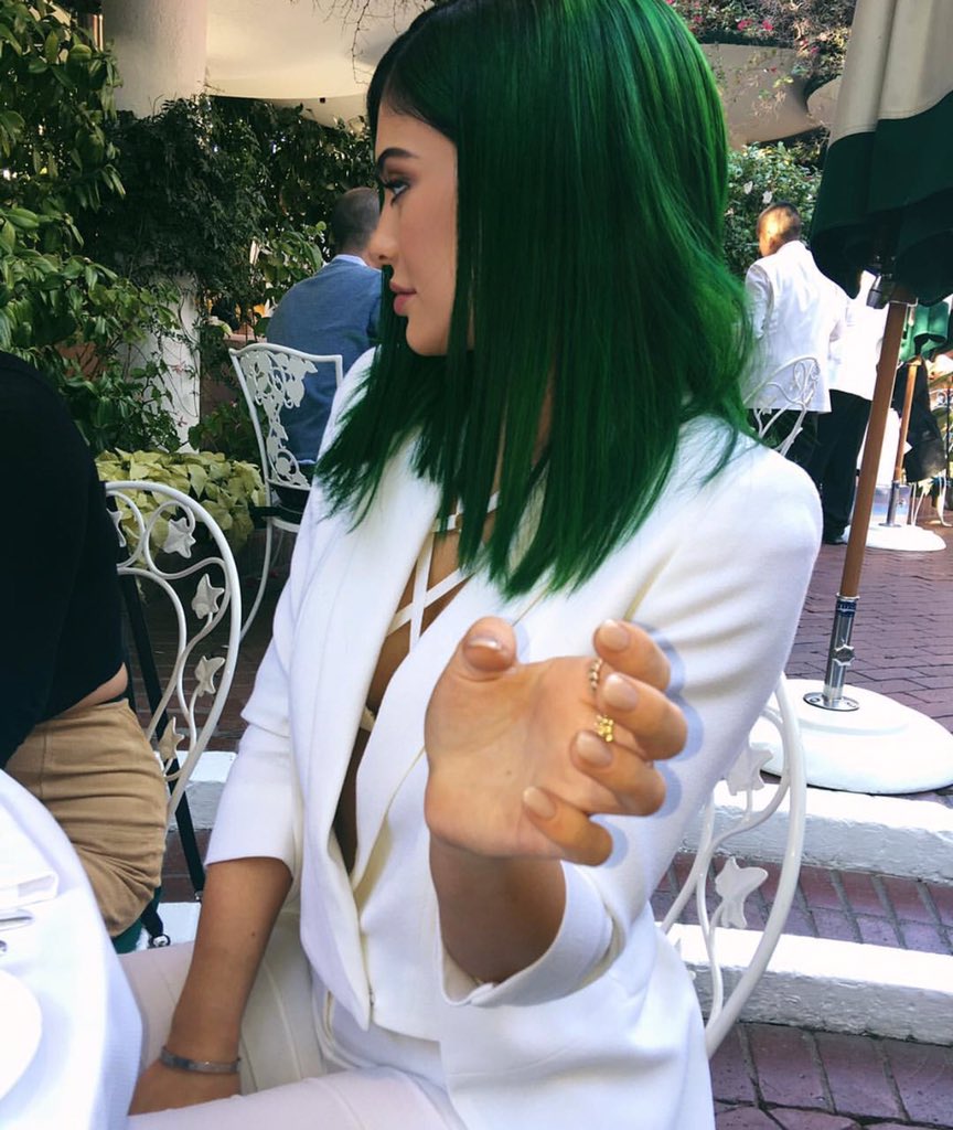 KylieJenner's tweet image. 💚 what an amazing day. More to come before Christmas x