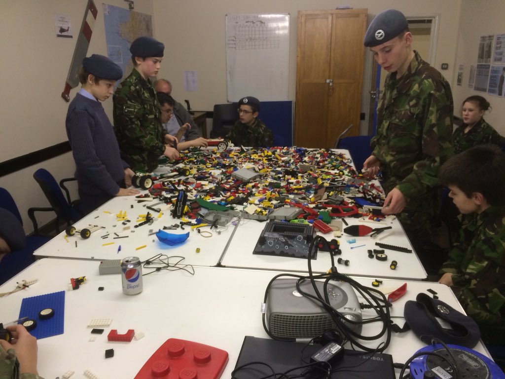 1032DF's tweet image. Testing our #engineering skills tonight with rubber band powered @LEGO_Group vehicles #ChallengeYourself #whatwedo