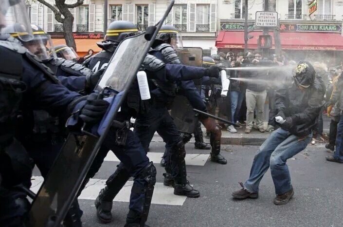 ali_baba82's tweet photo. Cops 21 ou encore les flics du 21 siècle #COP21Paris #COP21 https://t.co/QgcGC8DEAo