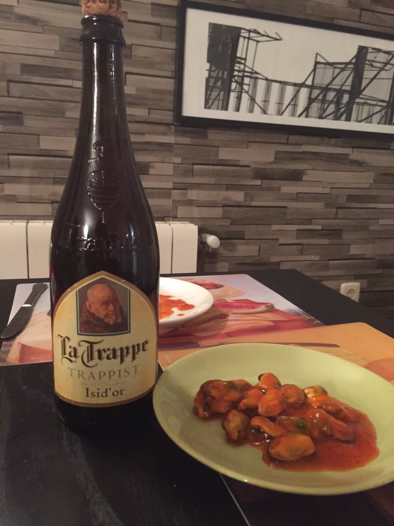 karykmposmoreno's tweet photo. Aunque sea lunes y mañana madrugue no me puedo resistir a tomar unas de mis favoritas #la trapee #irishparrotbeer https://t.co/SfbENhFEWg
