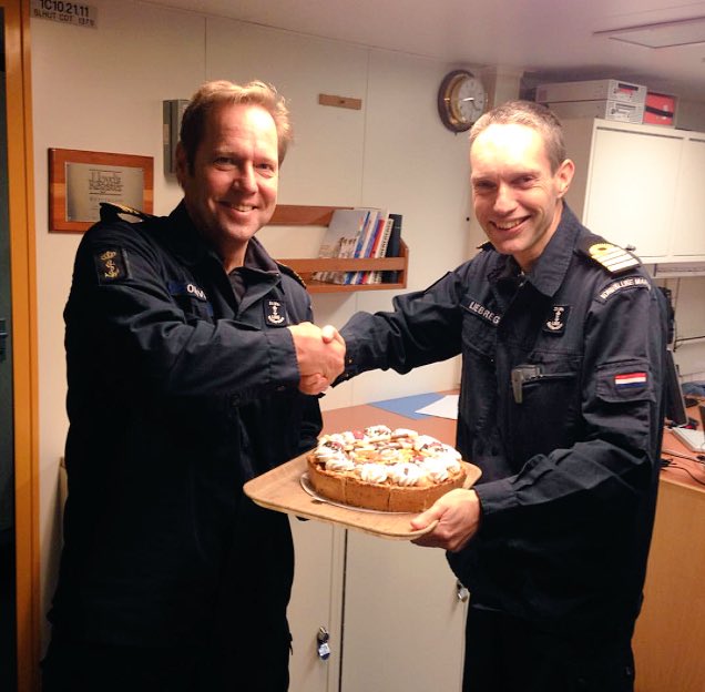 markbrouwer2010's tweet photo. Feliciteer onze VLOP (vlootpredikant) @fromvlee met z'n 50e verjaardag! #marine #dominee #terzee @GVPresent https://t.co/k1rva32ptF