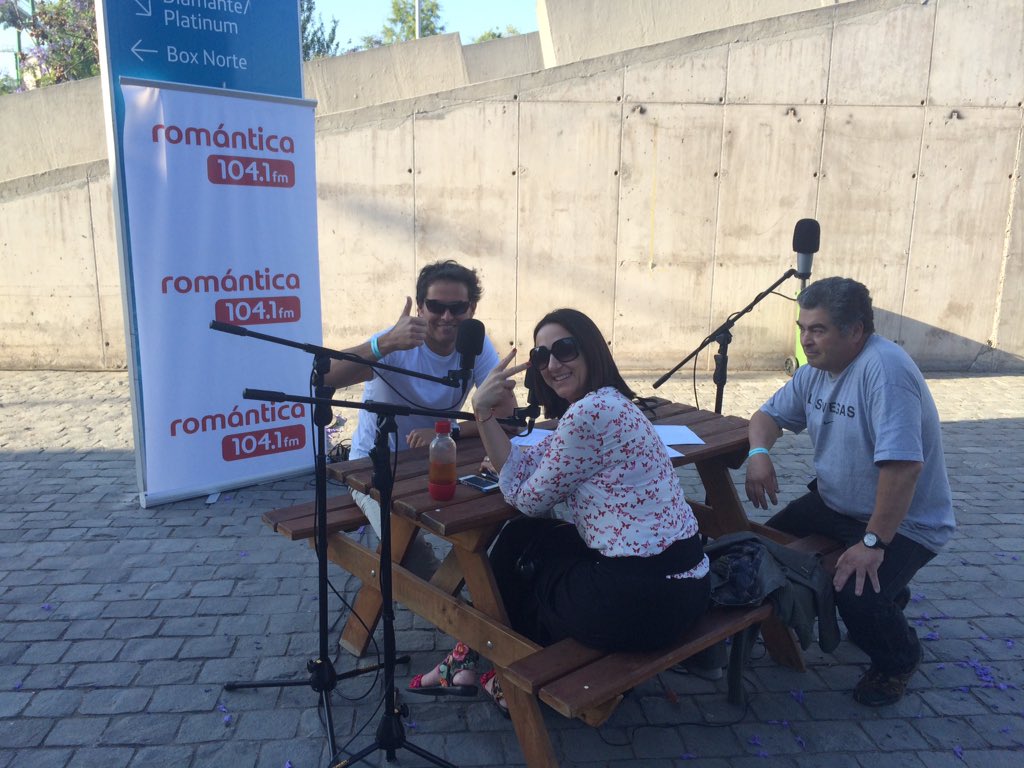 La <a href="/Radio_Romantica/">Radio Romántica</a> 104.1 FM está transmitiendo en directo desde @movistararena ! La previa de #LuisMiguelEnChile !
