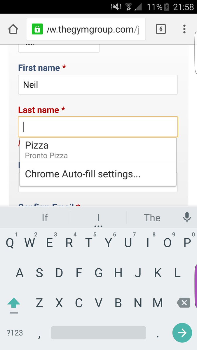 NeilH95's tweet photo. When you try sign up to the gym but your phone thinks your last name is pizza... 🍕 #probablyasign https://t.co/i3b2bcoYXi