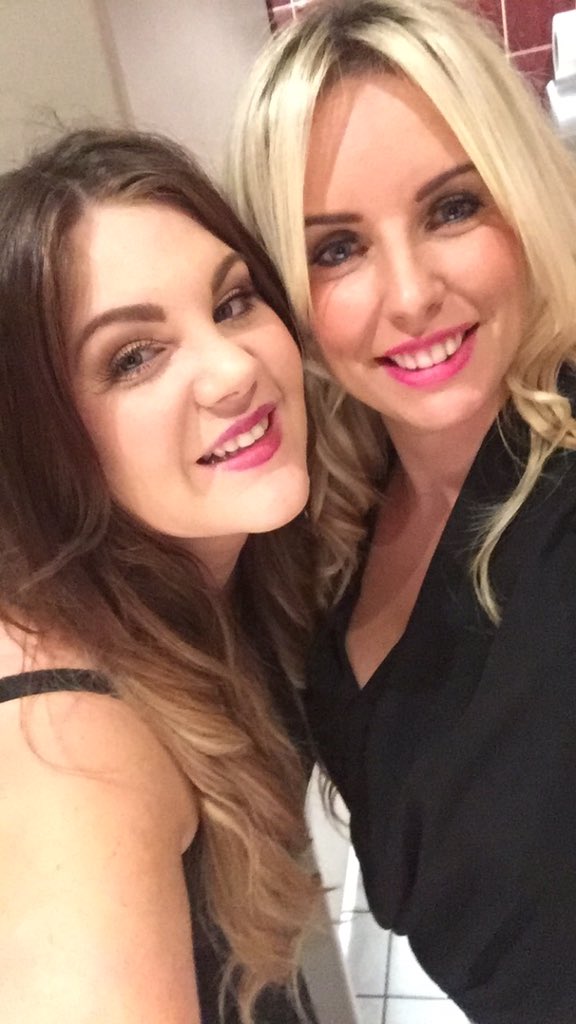 KEOrchard10's tweet photo. Friday night with my girl 💜✌🏼️💁🏼💁🏻 https://t.co/rXLq2LW8QY