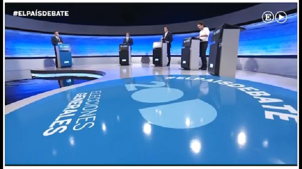 ivegaort's tweet photo. El del atril de la derecha sigue 1ero en intención de voto. Triste, así es el presidente de mi país. #ELPAISDebate https://t.co/xwHs7WQSHf