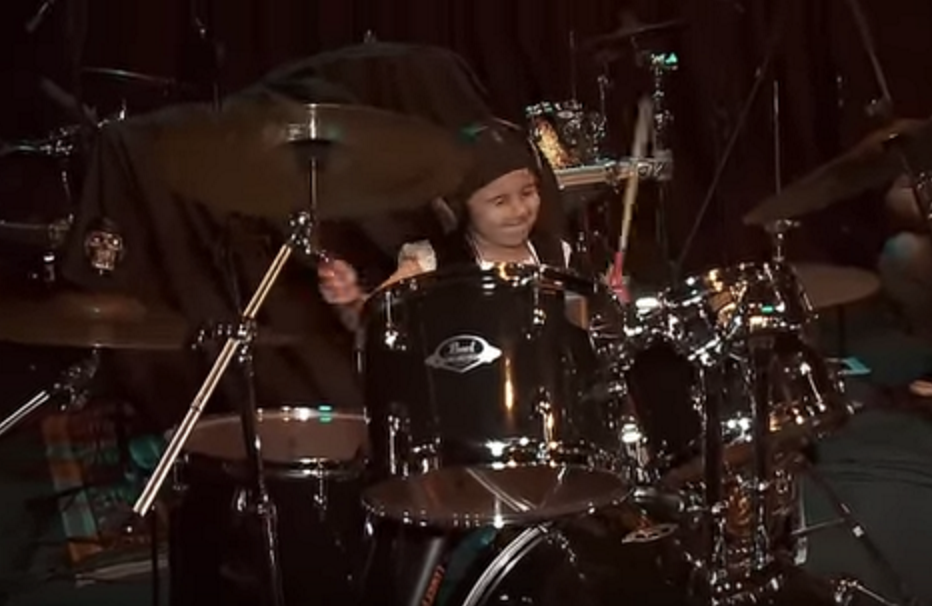 WomenintheWorld's tweet photo. You have to hear this 6-year-old girl play the drums to a @systemofadown song: https://t.co/2FohWAjEQE https://t.co/XZLrtc37K3