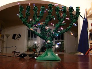 UPrushUPdrift's tweet photo. Excellent post by Jenna Zark about blending families of different faiths in December. https://t.co/UfPXEUIHHH https://t.co/78E7no0qRK