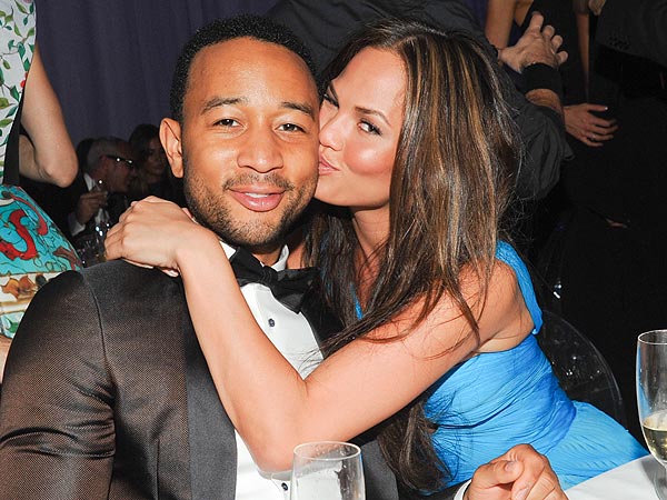 John Legend makes Chrissy\s 30th birthday SPECIAL by giving his wife the best gift EVER!  