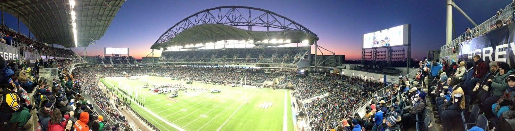 IBAManitoba's tweet photo. Amazing photo from Eryn Garriock @GarriockInsure Thanks for participating in our game day photo contest! #IBAM2015 https://t.co/Ffa8PlG6Fj