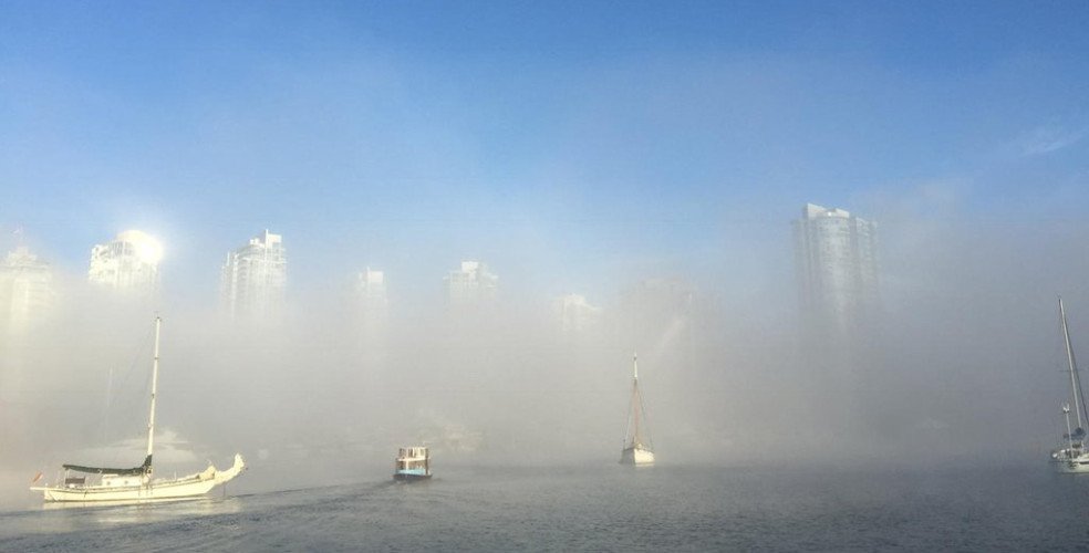 DailyHiveVan's tweet image. Whoa #Fogcouver! 33 more photos of #Vancouver overtaken by fog ow.ly/VhtFB