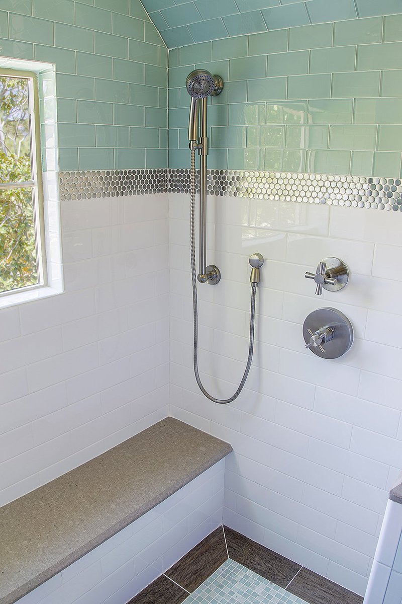 ByDesignHouston's tweet photo. Love the airy feel of this bathroom! #bydesigninteriors #houstoninteriordesign #glasssubwaytile #bathroomdesign https://t.co/XiqKQ5xtcW