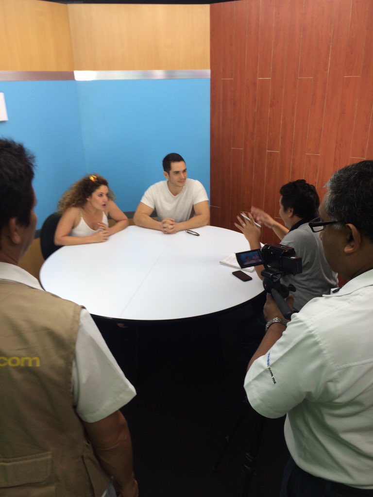 Ponchote's tweet photo. 17 entrevistas tenemos hoy para @ObraPanDeMuerto en Mérida! Q GRAN recibimiento! https://t.co/4tEFJEoVxW