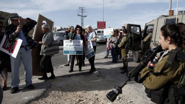 jstreetdotorg's tweet image. 250 Israelis and Palestinians rallied together in the West Bank for peace. bit.ly/1Iw0To2