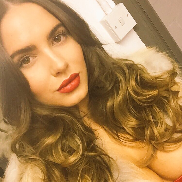 AlexGarcia3399's tweet photo. today for the @TheSun Xmas theme 🎅🏻 assisted by @emilypatient and these girlies @KennadysSalon #hair #models #essex https://t.co/UADLlg1ZYn