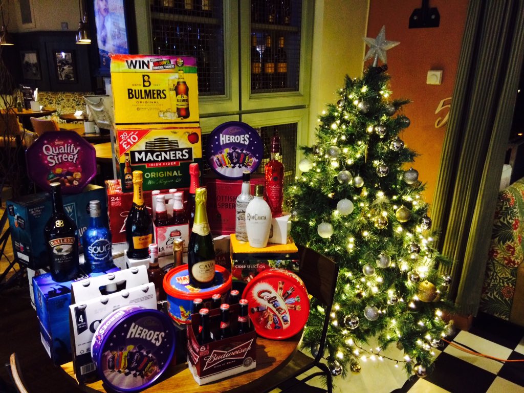 Plat5Cheadle's tweet photo. Prizes for tonight's quiz 🍷🎄 starting at 8.30pm! https://t.co/hykTDOB6AZ