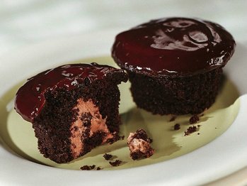TheZenCupcake's tweet photo. Making Chocolate Mousse-Filled Cupcakes https://t.co/mQdUgHZZdp from #cookstr #MousseDay https://t.co/zx23ZLI5oj