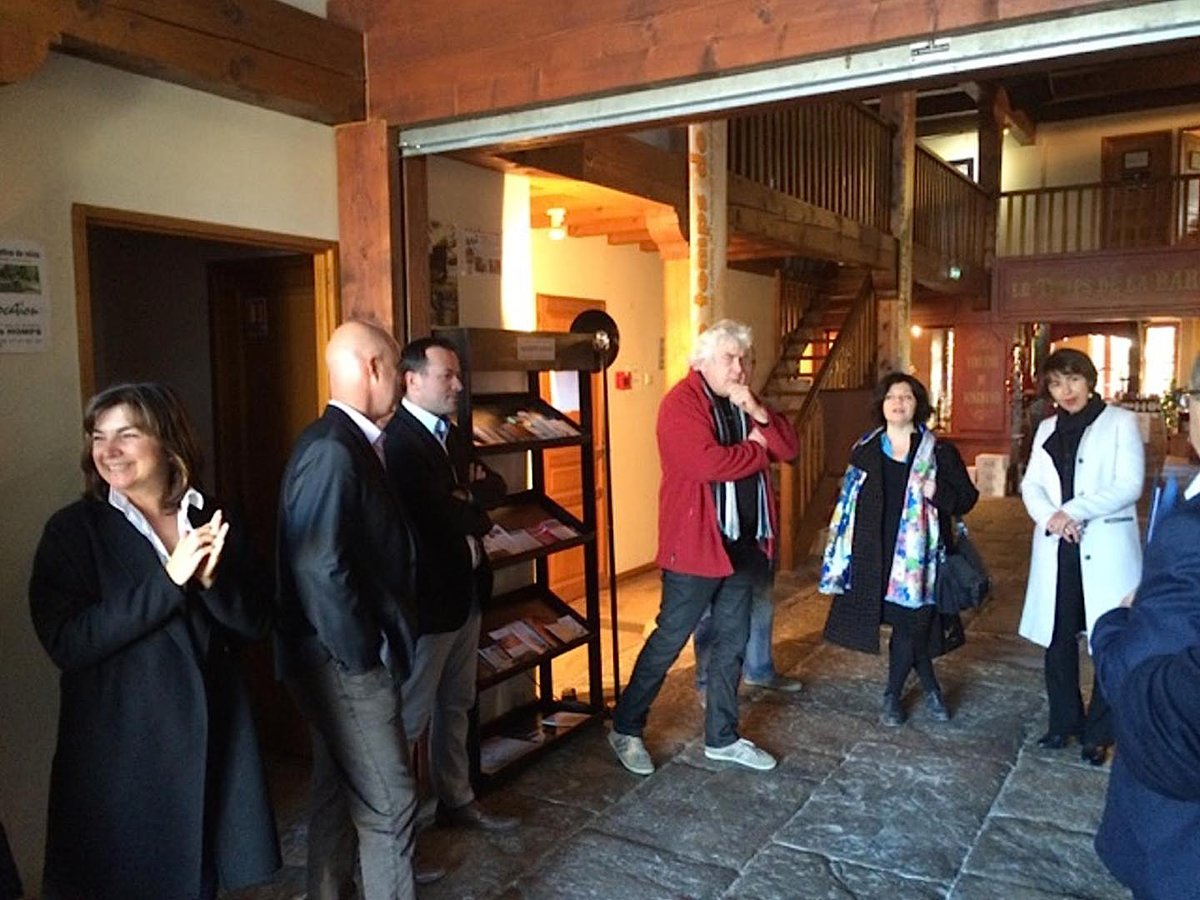 sebastienpla's tweet photo. #NotreSud @AvecCarole #Aude visite @Chai_Minervois à Homps, formidable travail pour la promotion du cru #Minervois ! https://t.co/qoHZ1oFvCm