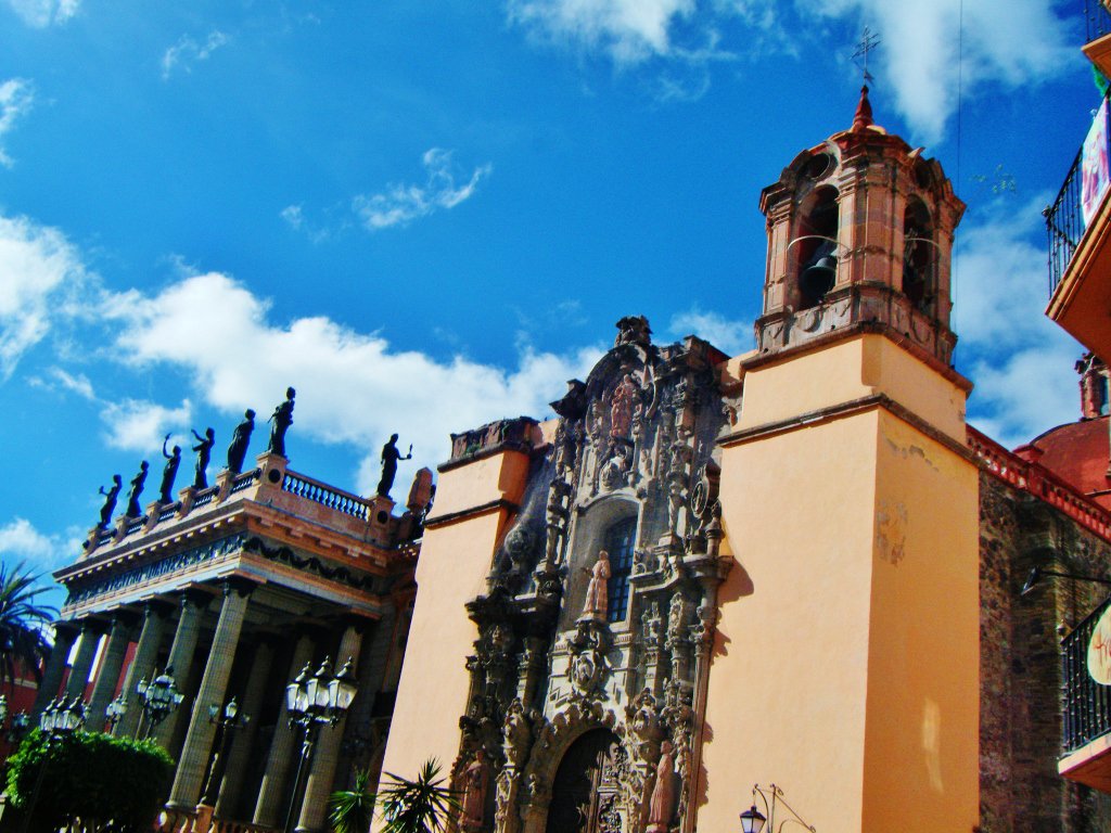 DestinosTurMX's tweet photo. #Guanajuato y una de sus bellezas arquitectónicas, el Templo de San Diego https://t.co/Yb0WITRjK3 https://t.co/MJzF9v5kxR