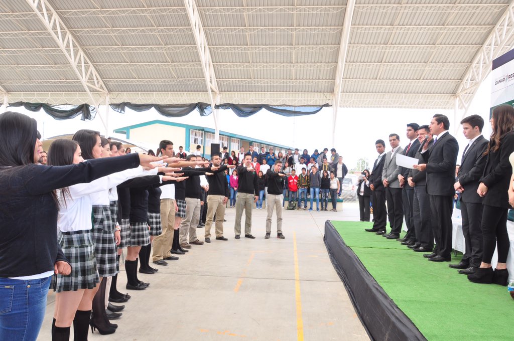 COBAEDoficial's tweet photo. Nuestro Director General @chuycabrales toma protesta a nuevas sociedades de alumnos de distintos planteles COBAED https://t.co/3GDBWrY1Ov