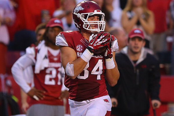 VOTE for Hunter Henry for the John Mackey Award!! RETWEET to spread the word!! johnmackeyaward.com