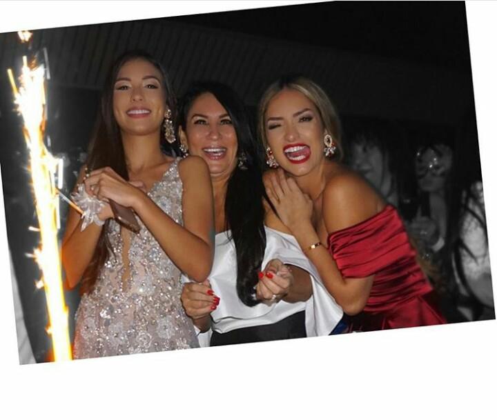 KimberlyRfan's tweet photo. Ayer nuestra Kim de fiesta de graduacion de su hermana Camila!! Felicidades @mctorres_h @KimberlyReyesH 👸💜🎓 https://t.co/ALSB1015xY