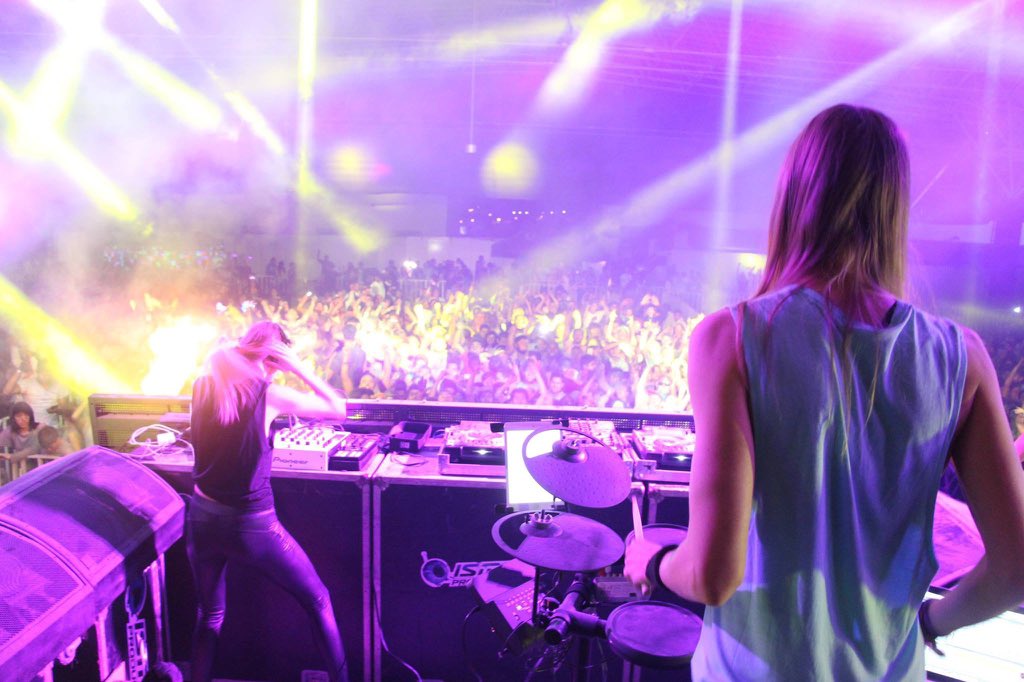 DiamondsDjs's tweet photo. Look good from the back :) #EDM #djlive https://t.co/Kn6fJcYiyh