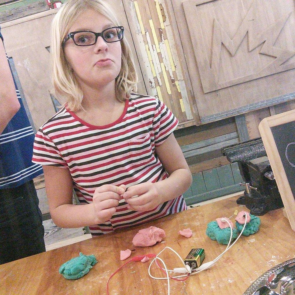 makerMKE's tweet photo. It's electric! #makerMKE https://t.co/8F1SoyeHcy https://t.co/Tg4OJp8y6d