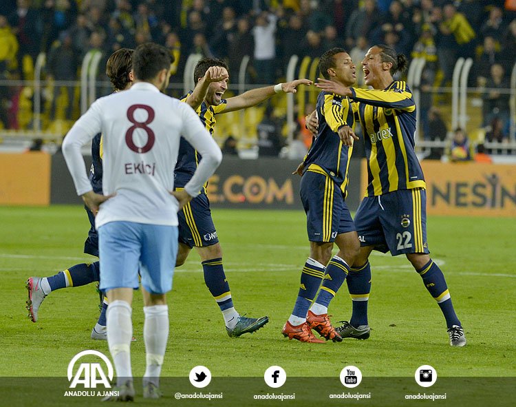 aa_spor's tweet photo. Fenerbahçe, Spor Toto Süper Lig'de 13. haftanın kapanış maçında, Trabzonspor'u 2-0 yendi https://t.co/sqhAdkTR9I