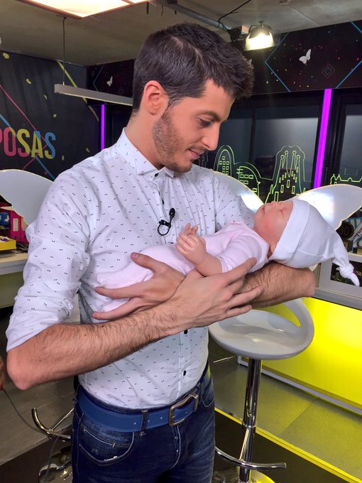 @NandoEscribano y mi hija reborn 😂😂 ahora mismo en @cazamariposastv https://t.co/WYdoZ27LJF<a class="tags" target="_blank" title="On Twitter" href="/?out=eyJ0eXAiOiJKV1QiLCJhbGciOiJIUzUxMiJ9.eyJpYXQiOjE3MjMwMjgyMDEsImlzcyI6InR3cG9ybnN0YXJzLmNvbSIsIm5iZiI6MTcyMzAyODIwMSwiZXhwIjoxNzU0NTY0MjAxLCJyZWRpcmVjdF91cmwiOiJodHRwczovL3R3aXR0ZXIuY29tL05hbmRvRXNjcmliYW5vIn0.jauT98knx3LyjdkB8BwxcKg86rwpn6udoJn_A7RsI9Ur6fkmjsW5zsaOtnMYfnuquqwjlRCMGb-z66Yva4X-cQ">@NandoEscribano</a>