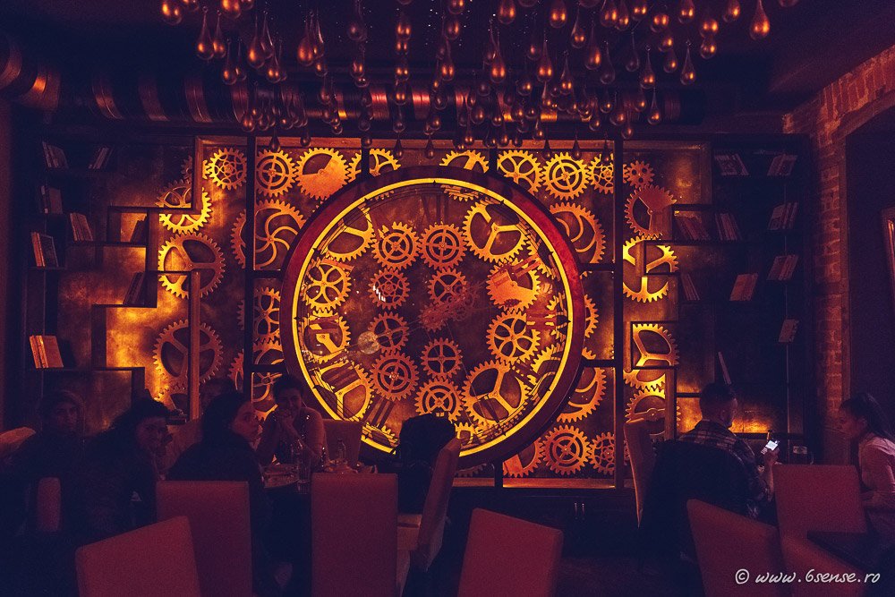 wireditalia's tweet photo. Enigma Cafe, farsi un drink in mezzo alle sculture cinetiche https://t.co/afntYcgGB4 https://t.co/En17kRvXNV