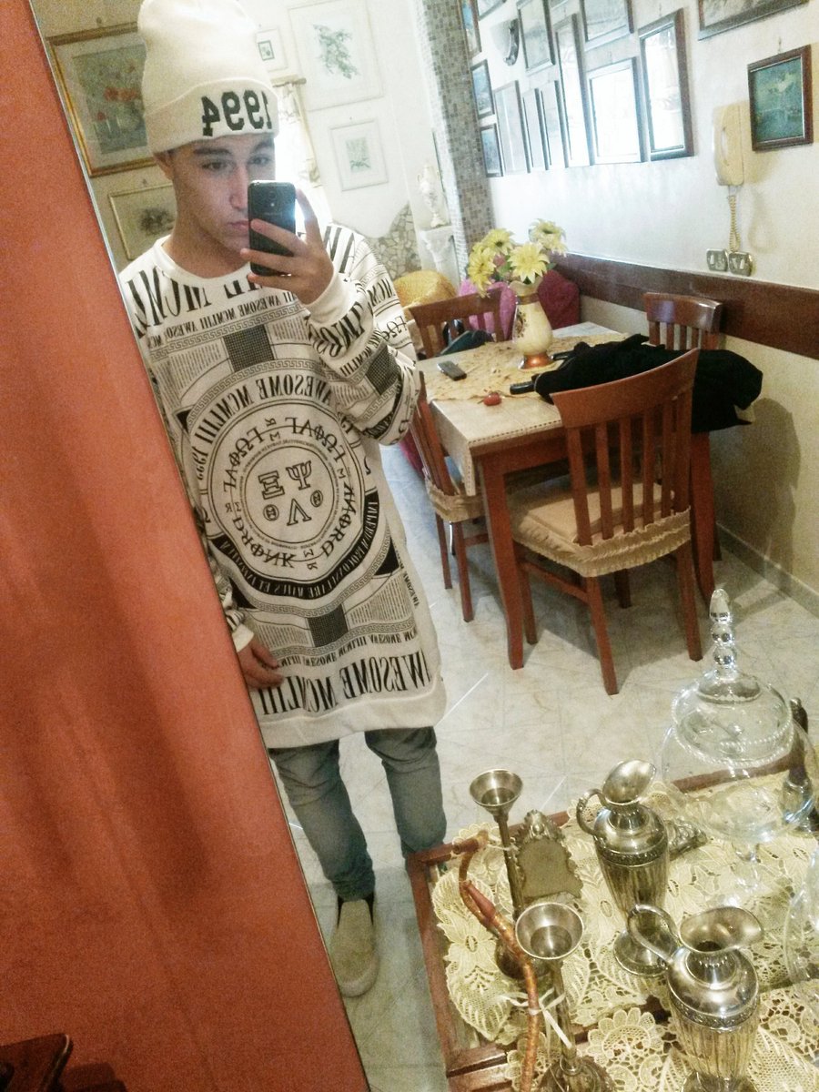 fabribieberboy's tweet photo. 1994 #style #BieberFever #JustinBieber https://t.co/6GfQ8H0KVf