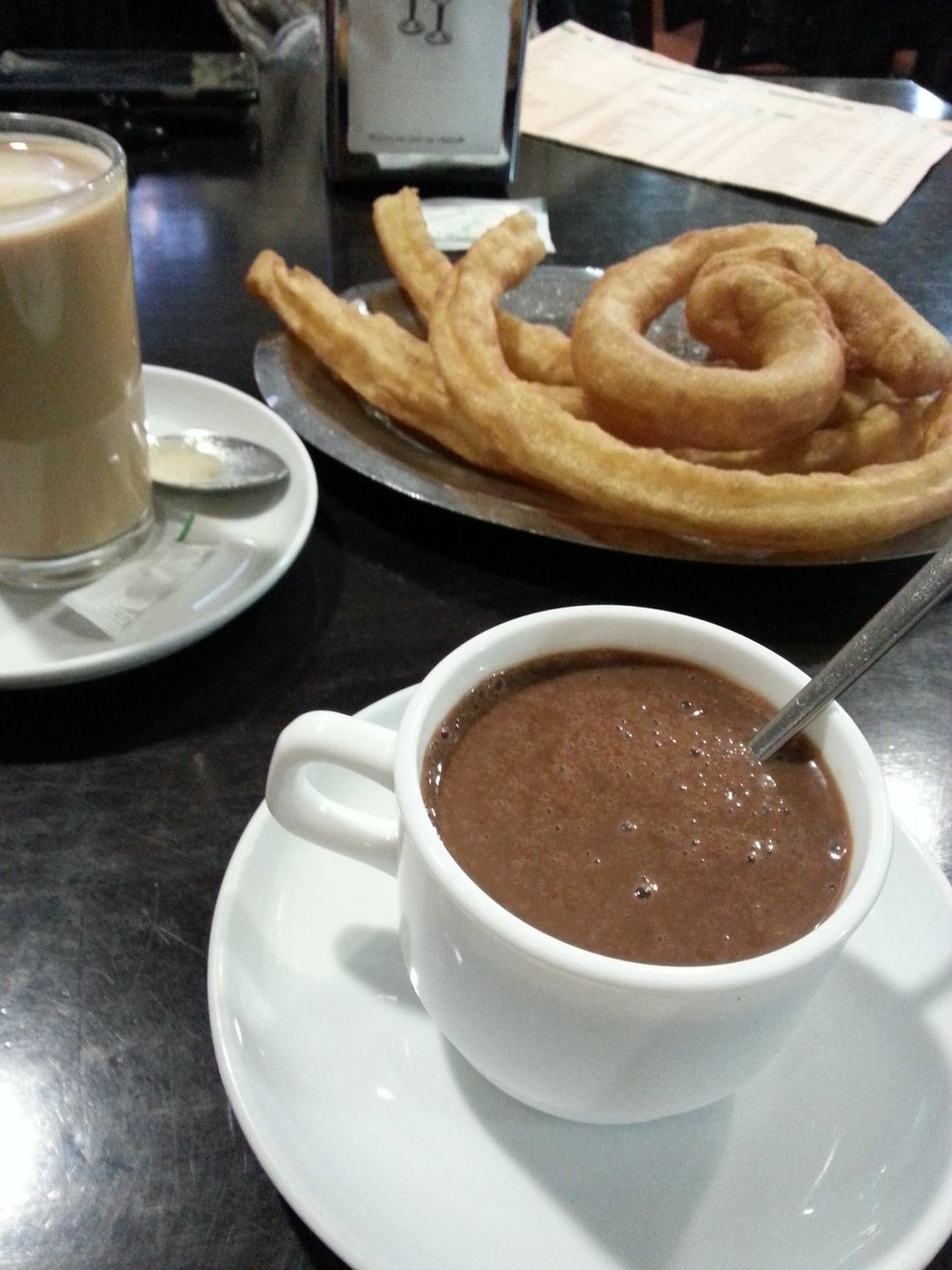 Casa Baro en Martínez Maldonado.Muy buenos los churros nada aceitosos y barato.Recomendable