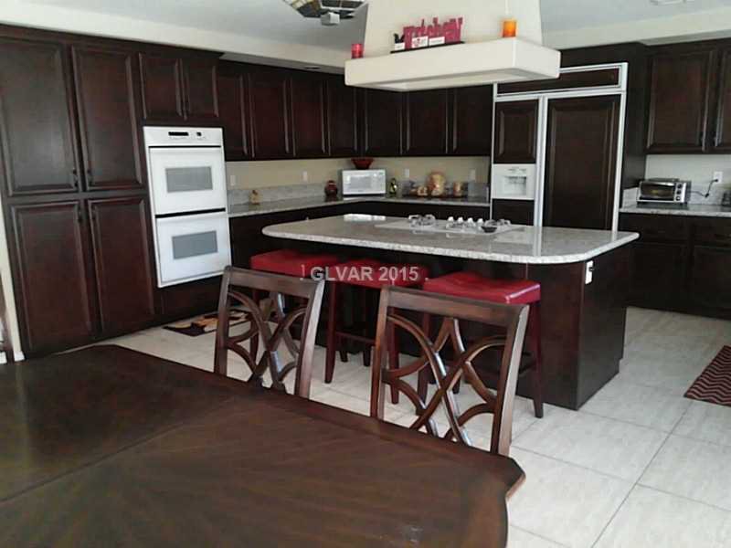 EpicRealtyLV's tweet photo. 3820 RUSSET FALLS ST- MUST SEE! 6BD 4BA home, 4400+ SQ FT.! Beautiful pool &amp; spa! Call us today to view it! https://t.co/K9UyUFCQhx