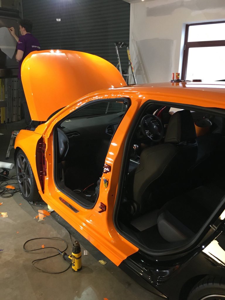 wrapcube's tweet photo. @RandDPeugeot wanted to give this #308 a bespoke look. A @3MWrapsUK half wrap has done the job nicely. #Wrapcube https://t.co/sOfiXHkIsZ
