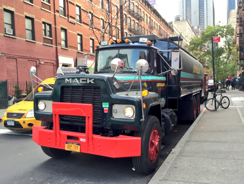 EArturoChavez's tweet photo. Qué tal este Mack! Mostrando su durabilidad y resistencia! @MackTrucksMx @MackTrucks @truckzo @Miguelhelizalde https://t.co/kQAEHOpHPW