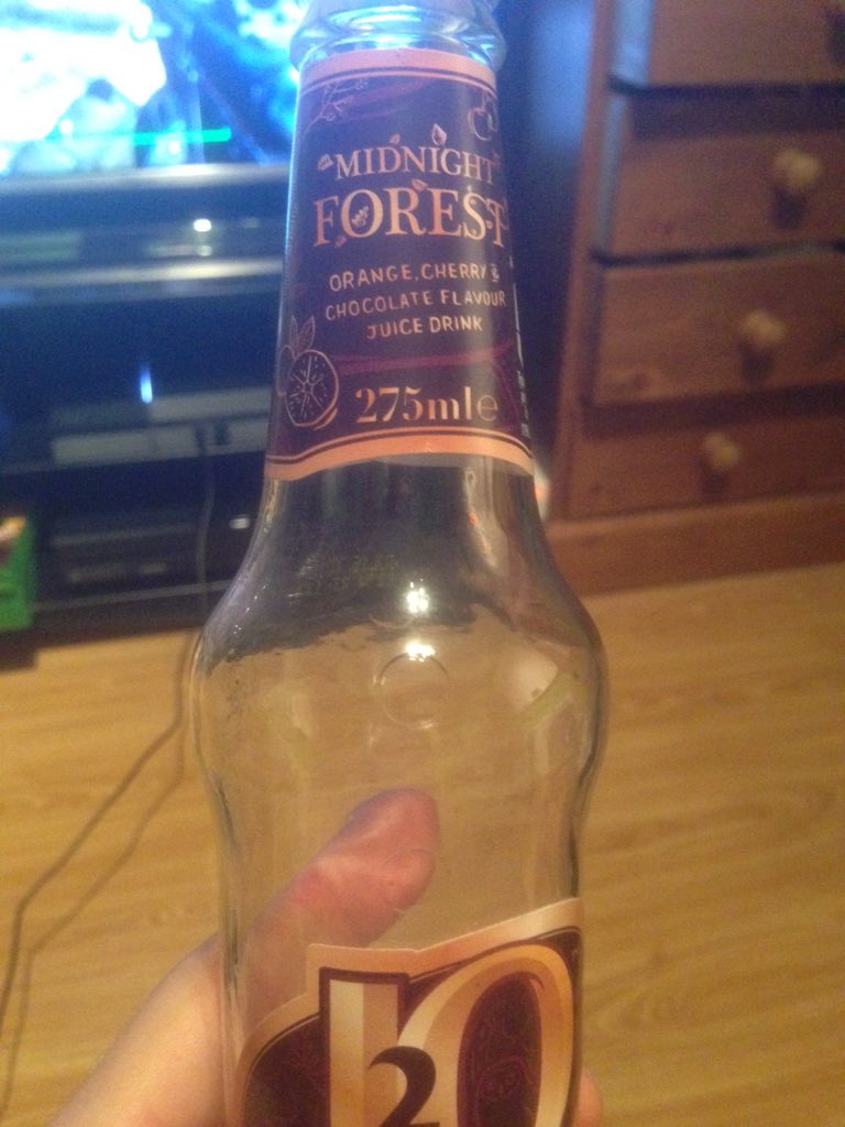LiamDarcyErith's tweet image. Orange, cherry and chocolate flavoured J20, I was very intrigued.
It's not bad if I'm honest. 👍
#MidnightForest
