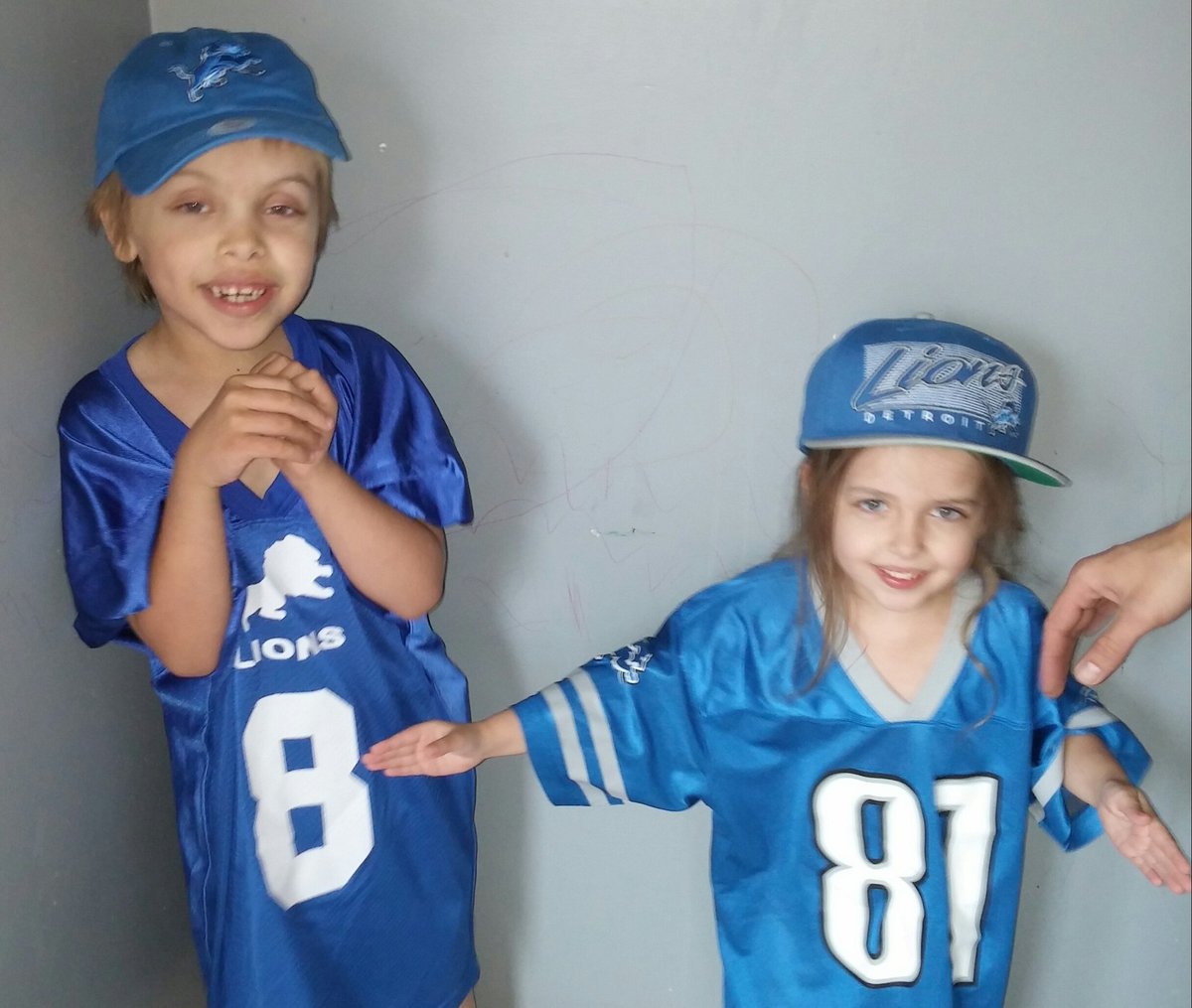 LuckyFan23's tweet photo. @NissanUSA We love the Metallic Blue color of our Favorite football team!! #VersaNoteColorContest https://t.co/omY0uxdIWh