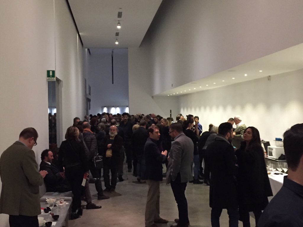 FabriScar's tweet photo. L'evento per #icento di @EDTlibri è ormai un must a #Torino #icento2016 https://t.co/HsBYILYB36