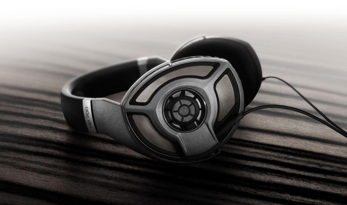 UnboxTherapy's tweet photo. Whoa, HD 700 for under $500 = https://t.co/XPBFHXmG3E https://t.co/1txAYoSj4N
