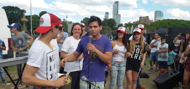 primiciasyacom's tweet photo. 300 personas le hicieron el aguante a Matías Schrank en su tarde solidaria
> https://t.co/dZ8ine9BBW
@MatiasSchrank https://t.co/Fk6YQfA8zr