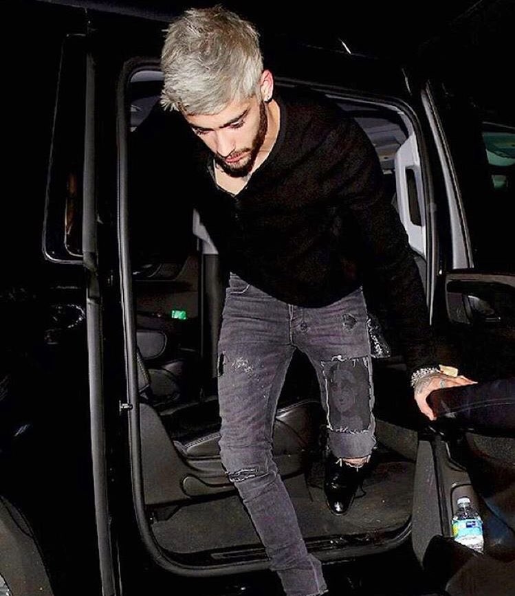 ZaynJMNews's tweet photo. #IG | jasonrembert: "Zayn this weekend out in LA 😎 #blackedout" https://t.co/hK4iVAL5AR