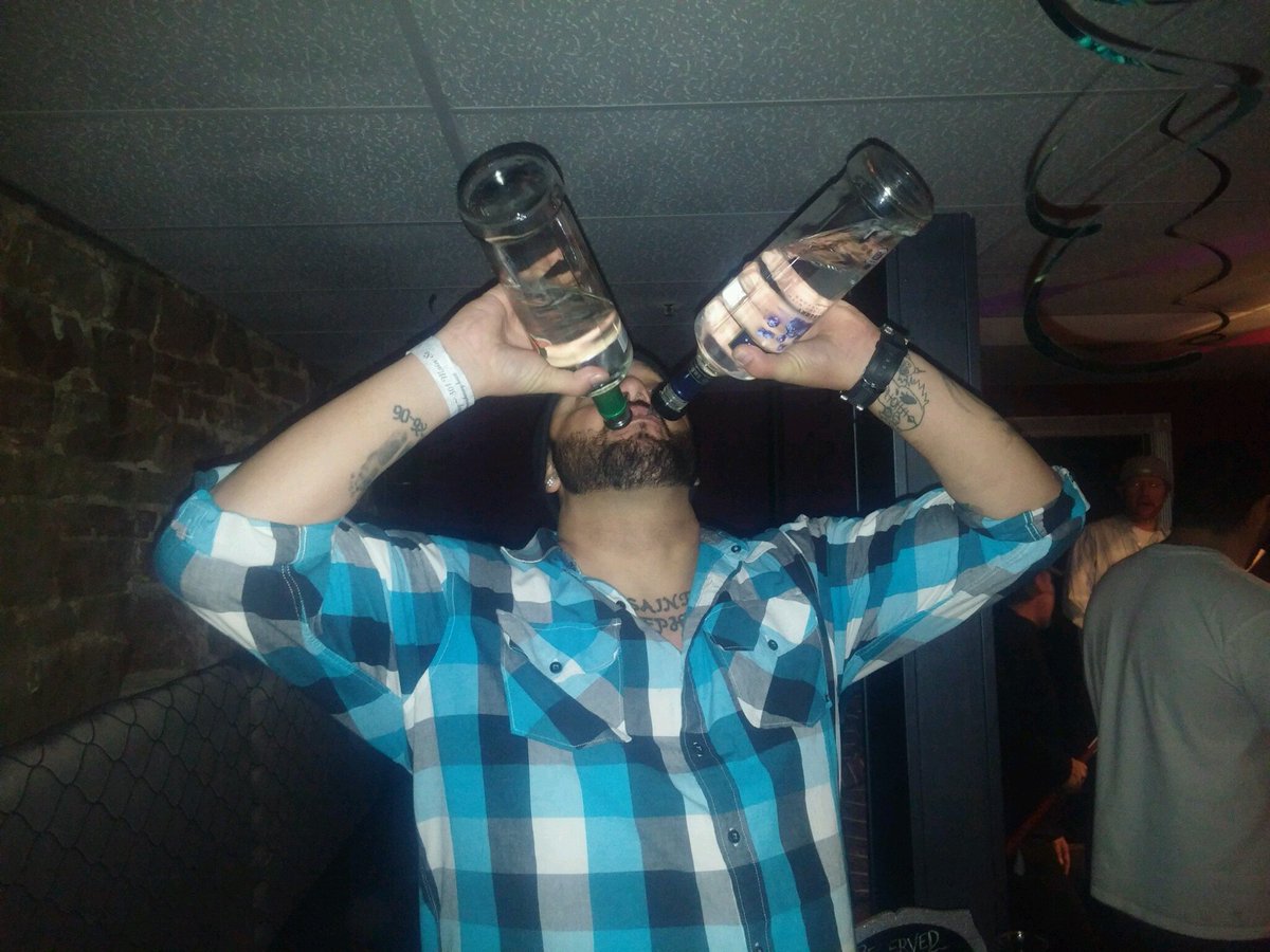 IamSlumerican's tweet photo. #SHOTS Help my #BEARD Grow https://t.co/eudxF08RU6