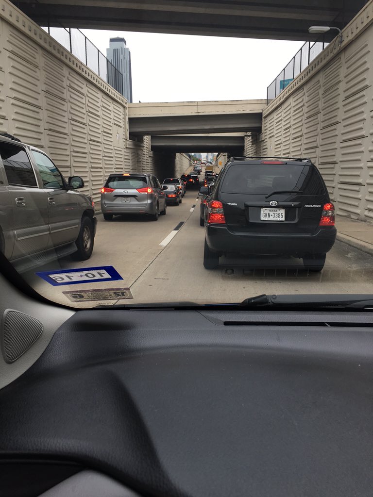 SurvivetheZomb's tweet photo. Some sort of zombie horde up ahead. We're all sitting ducks in this tunnel thing!!! https://t.co/6P4ZX6uj8w