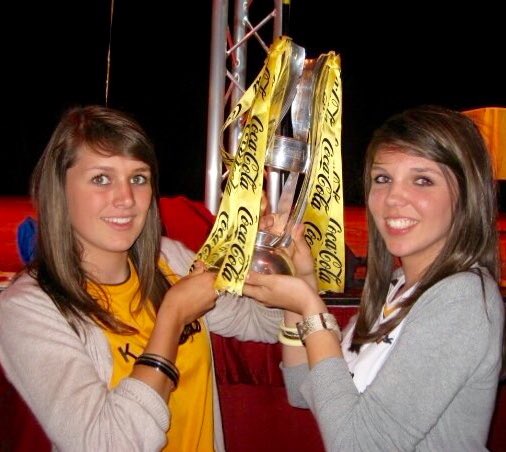 belindajenny's tweet photo. So excited for @clairew8 birthday tomorrow! 🎁🏑🐯 #24 #ilovebirthdays #Manchester #gettingclosertoanothercup #nicehair https://t.co/kcOAils9Aw