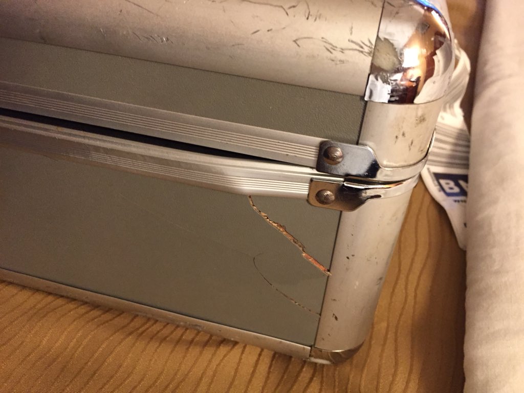 BMarshDavis's tweet photo. :(Landed in Nashville and my @Pedaltrain case is cracked after being handled by @SouthwestAir #music #nashville #sad https://t.co/1JNooTwfNH