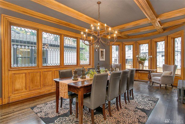 coldwellbanker's tweet photo. This time of year, it's your dining room's time to shine! We love these 5: https://t.co/3NHYMKeExf https://t.co/IHWmzoWXNY