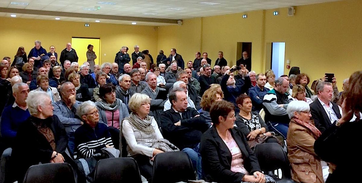 sebastienpla's tweet photo. Ce soir à Lézignan-Corbières (11) salle comble pour la réunion publique avec les candidats de la liste @CaroleDelga https://t.co/E9xBYC1P4T
